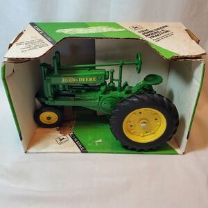 John Deere Vtg Ertl 1934 Model A Die Cast Metal Tractor 1/16 Scale Distressed